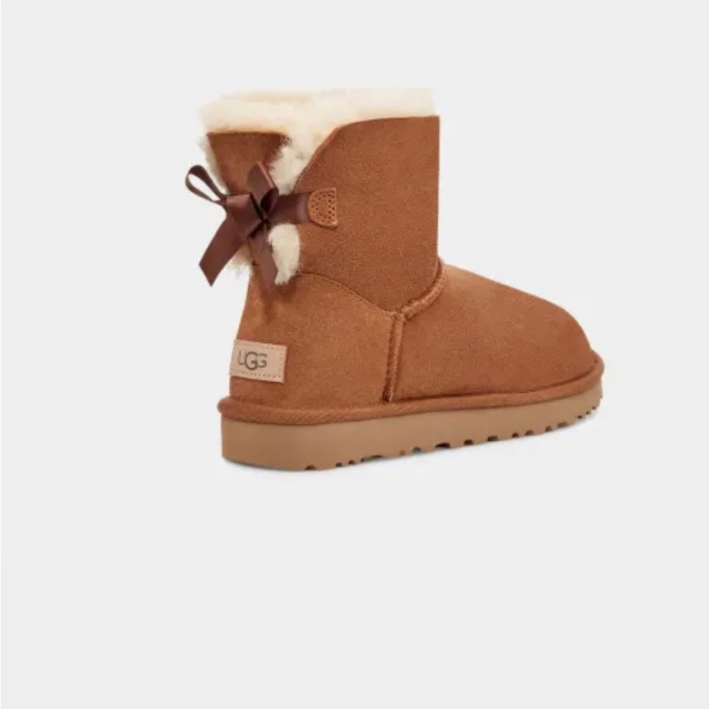 UGG Mini Bailey Bow II Boot, Chestnut, size 8